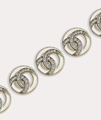 Пуговица тип Chanel со стразами, цвет - белый и золотой. Изображение 1