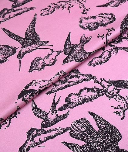 Натуральный шелк Dior с птицами, цвет - розовый. Изображение 1