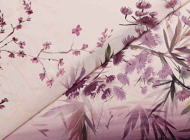 Фото ткани Натуральный шелк с цветами, цвет - пудра, фиолетовый