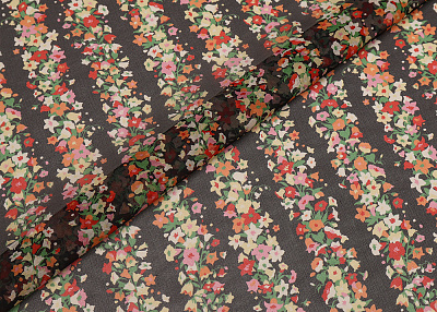 Фото ткани Шифон с цветами, цвет - черный, полоска