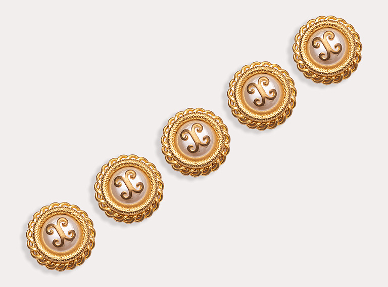 Фото ткани Пуговица круглая металлическая, цвет - золото, молочный, жемчужина