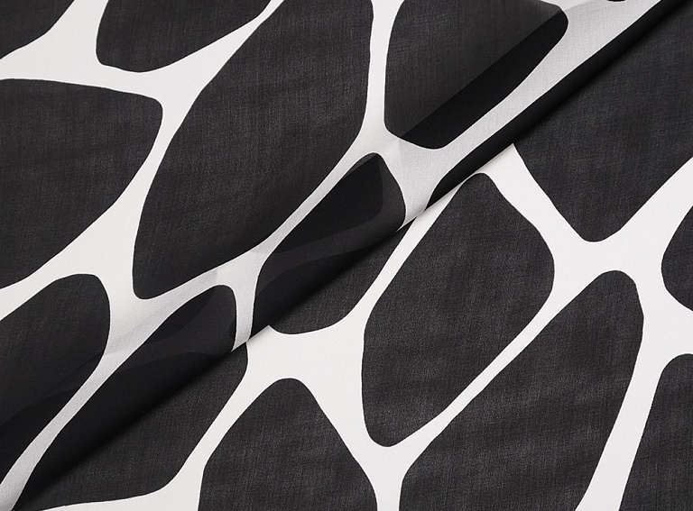 Фото ткани Шифон тип Valentino с рисунком (купон), цвет - белый и черный