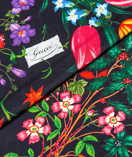 Трикотаж тип Gucci с рисунком, цвет - желтый, красный, зеленый, черный, голубой, оранжевый, цветы. Изображение 1