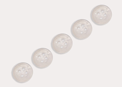 Фото ткани Пуговица круглая (пластик), цвет - молочный