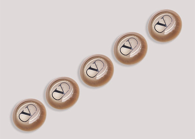 Фото ткани Пуговица тип Valentino, цвет - бежевый