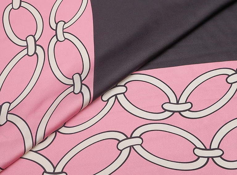 Фото ткани Твиловый шелк тип Valentino (купон), цвет - розовый, цепи