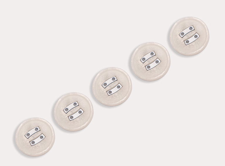 Фото ткани Пуговица круглая, цвет - молочный