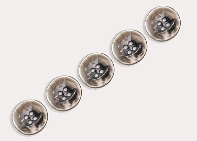 Фото ткани Пуговица круглая пластиковая, цвет - серый и коричневый