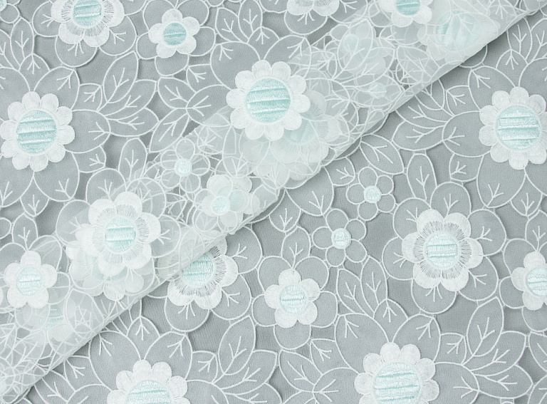 Фото ткани Шелковая органза с цветами, цвет - белый