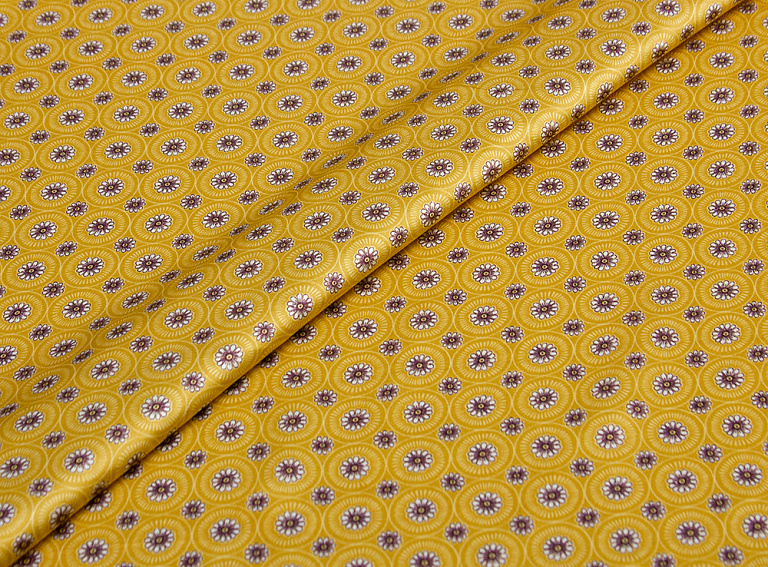 Фото ткани Шелковый атлас Liberty, цвет - желтый и цветы