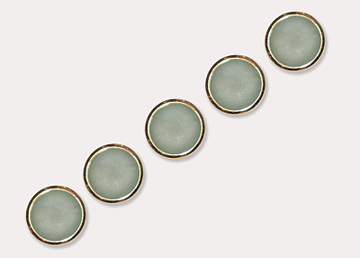 Фото ткани Пуговица круглая, цвет - зеленый и золотой