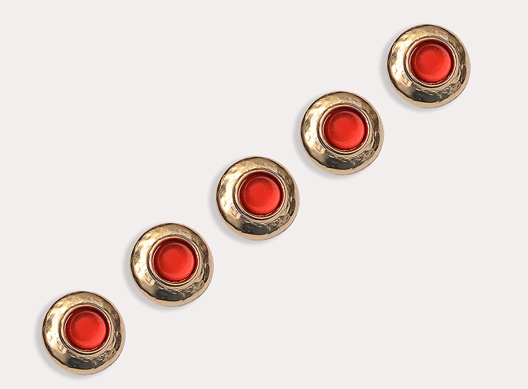 Фото ткани Пуговица круглая, цвет - красный и золотой