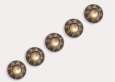 Фото ткани Пуговица круглая, цвет - золотой