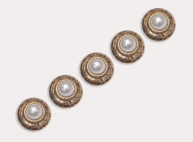 Фото ткани Пуговица круглая с жемчужиной, цвет - золотой и молочный