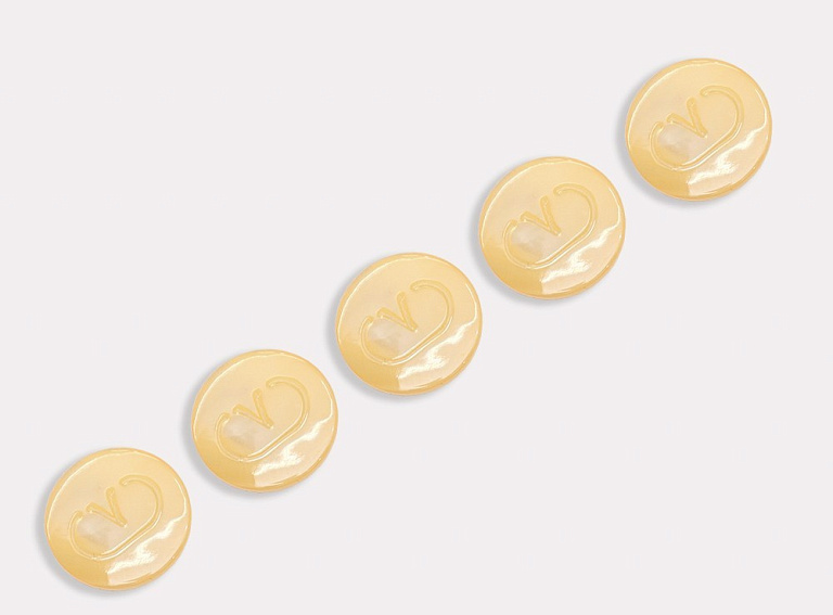 Фото ткани Пуговица круглая тип Valentino, цвет - желтый