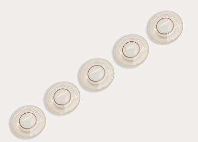 Фото ткани Пуговица круглая (пластик), цвет - молочный