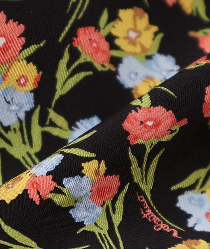 Натуральный шелк с цветами тип Valentino, цвет - черный. Изображение 4
