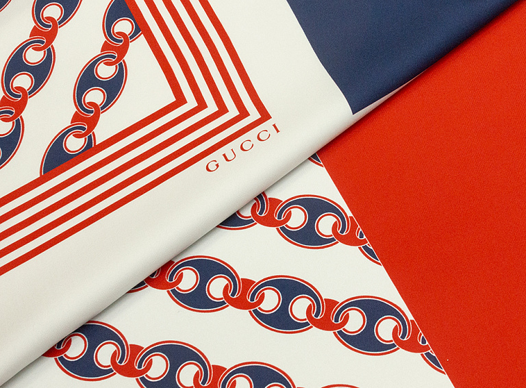 Фото ткани Твиловый шелк тип Gucci (купон), цвет - красный, синий, белый