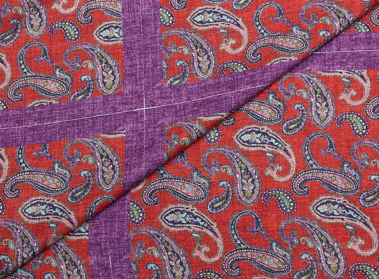 Фото ткани Шелковая ткань тип Etro с рисунком (купон), цвет - фиолетовый, красный, пейсли