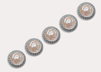 Фото ткани Пуговица круглая с жемчужиной, цвет - голубой, серебро, жемчужный