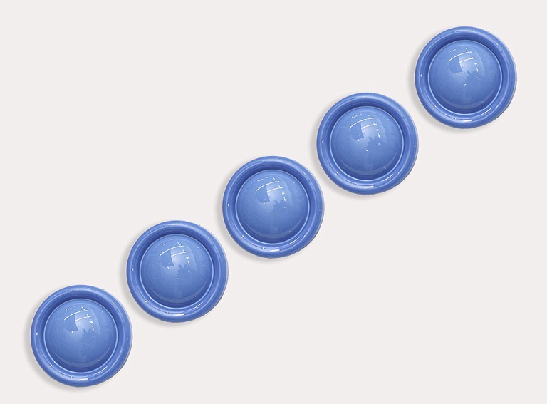 Фото ткани Пуговица круглая (пластик), цвет - голубой