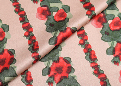 Фото ткани Натуральный шелк тип Valentino с красными цветами, цвет - пудра