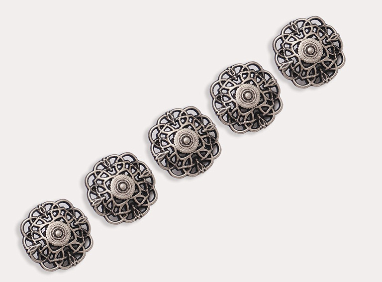 Фото ткани Пуговица узорная (металл), цвет - серебро