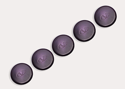 Фото ткани Пуговица тип Valentino (пластик), цвет - фиолетовый