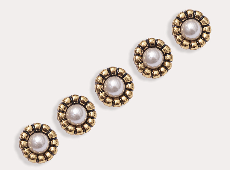 Фото ткани Пуговица круглая металлическая, цвет - золото, молочный, жемчужина