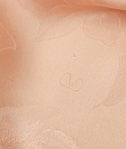 Жаккардовый шелк с цветами и люрексом тип Valentino, цвет - персиковый. Изображение 3