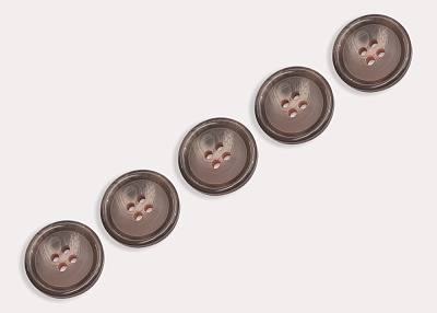 Фото ткани Пуговица круглая пластиковая, цвет - коричневый