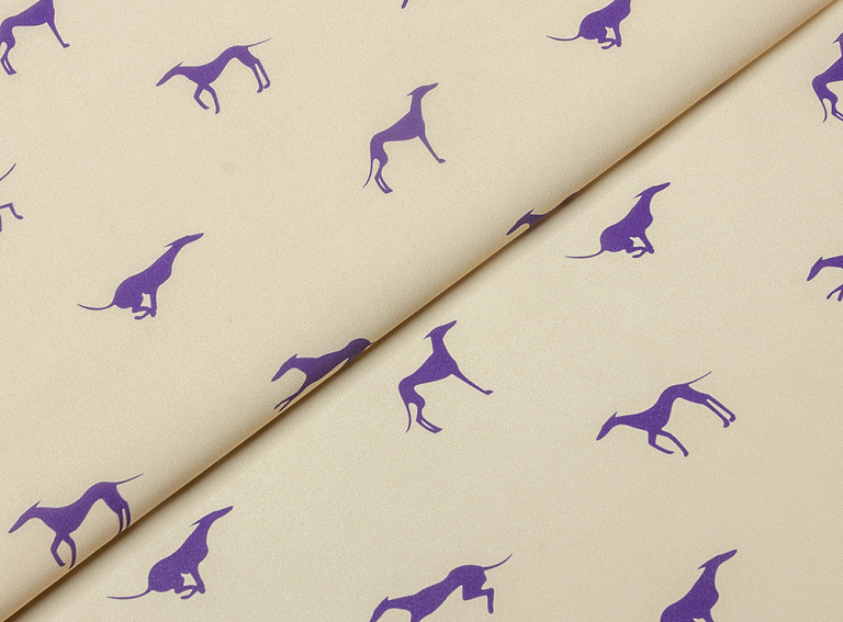 Фото ткани Натуральный шелк с рисунком, цвет - бежевый, фиолетовый, собаки
